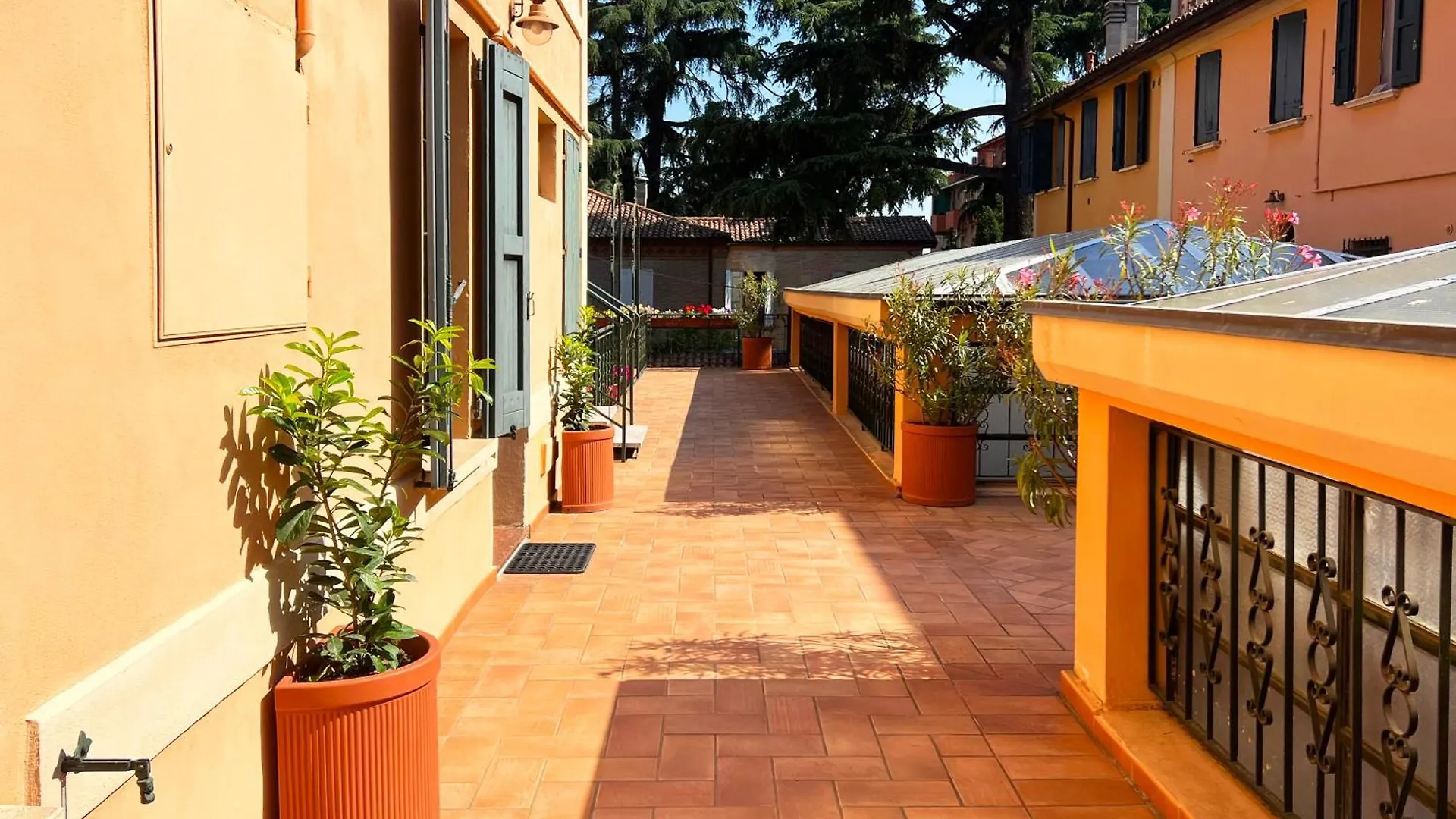 Int 4 - Suite Edoardo Bologna 0*,  Italy